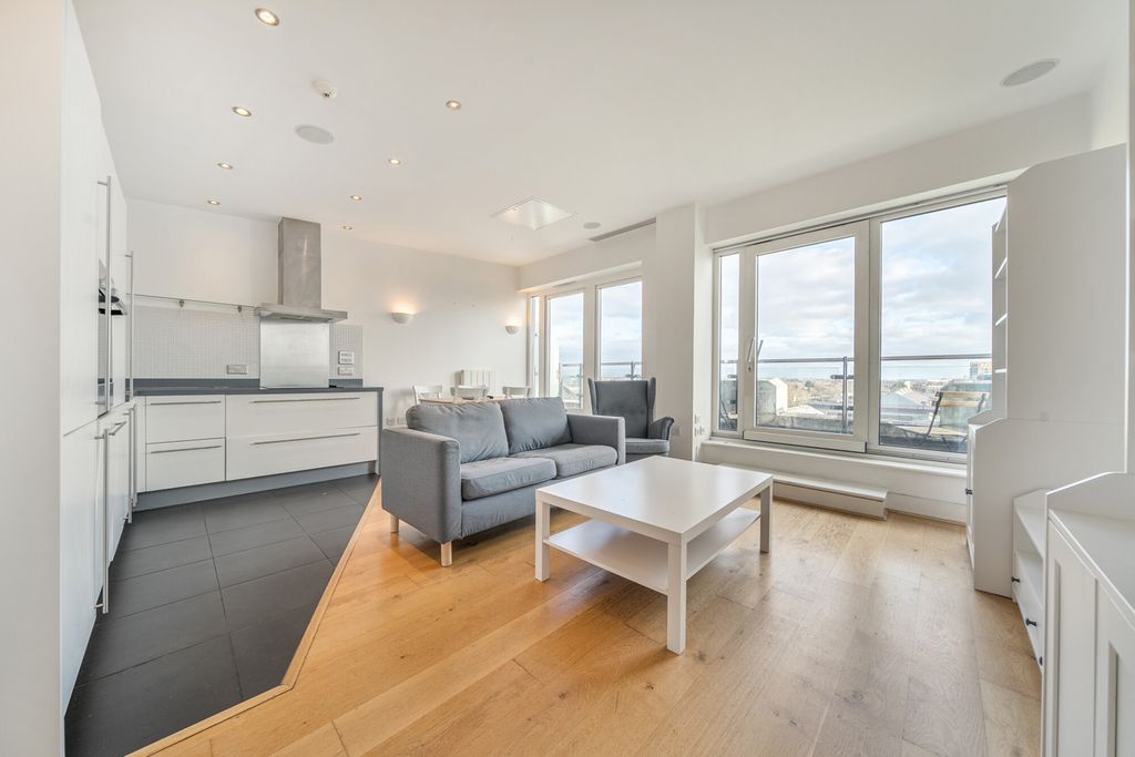 Property photo 2 of 18 Reception Room