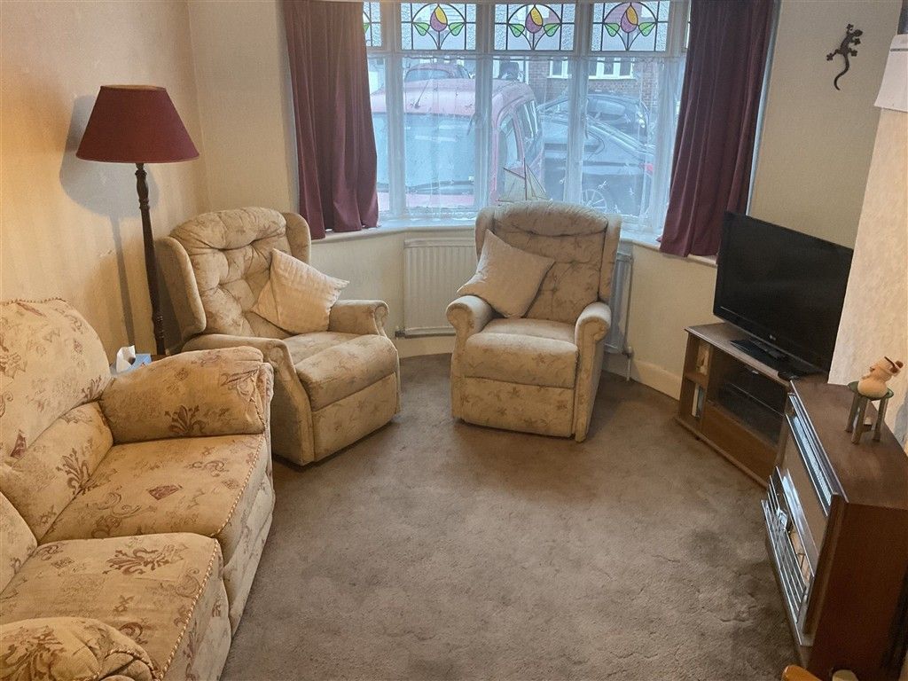 Property photo 3 of 10 Lounge