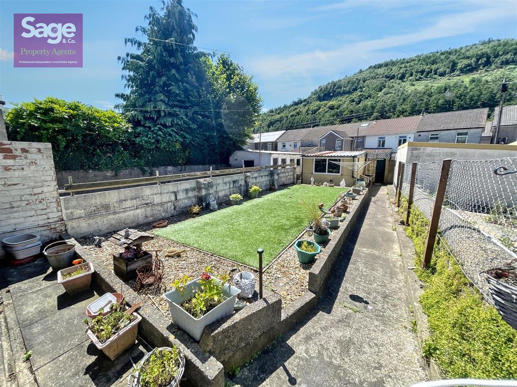 Property photo 3 of 18