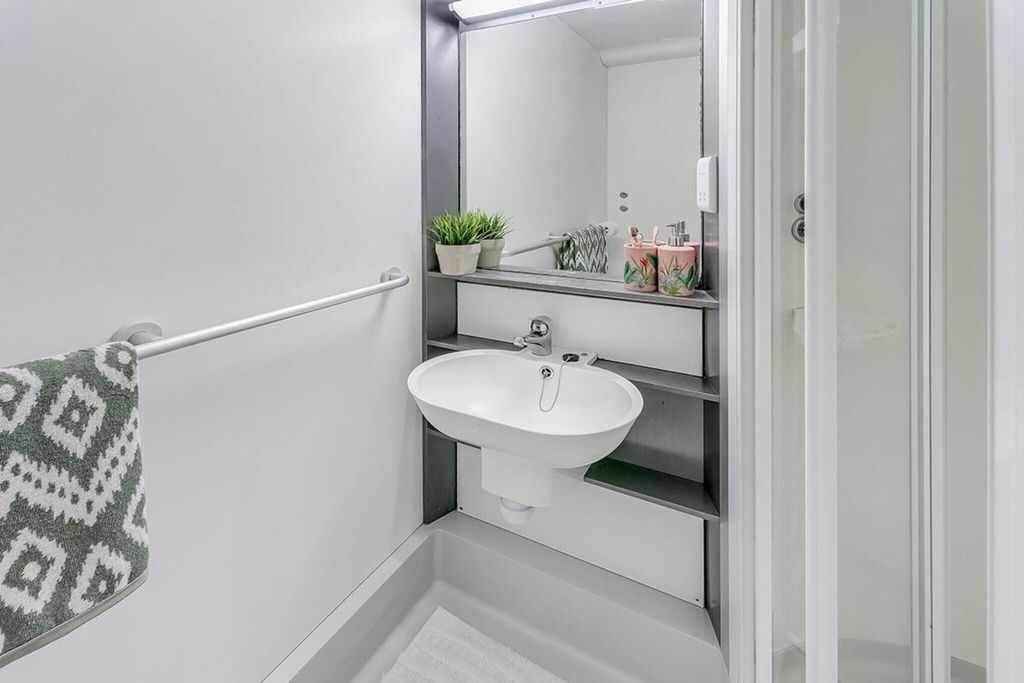 Property photo 2 of 8 Bathroom