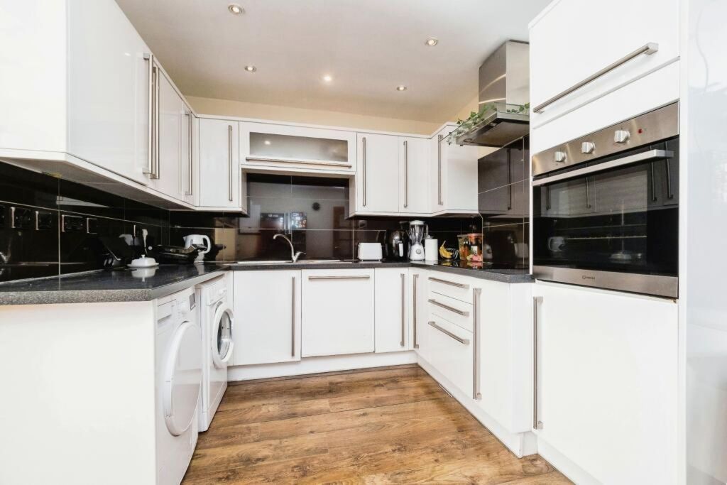 Property photo 2 of 3