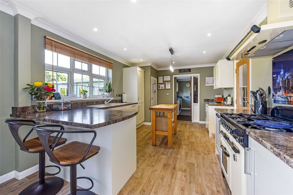 Property photo 3 of 14 Kitchen/Breakfast Rm