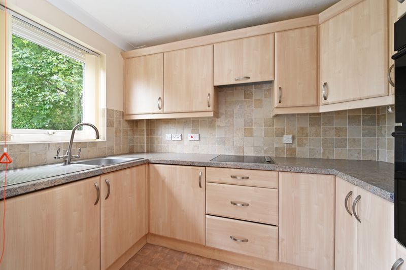 Property photo 3 of 18 Kitchen