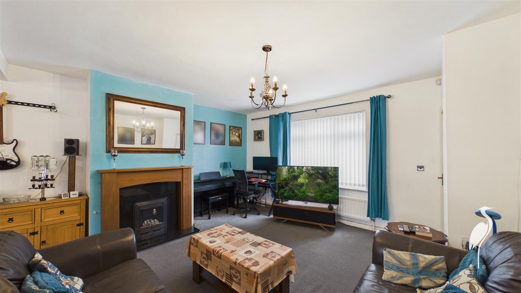 Property photo 2 of 24 Lounge