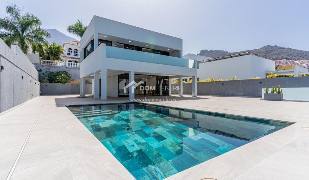 Property photo 1 of 47 Villa With Pool, El Madroñal
