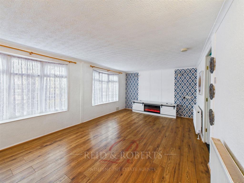 Property photo 3 of 15 Cam04884G0-Pr0096-Still014.Jpg