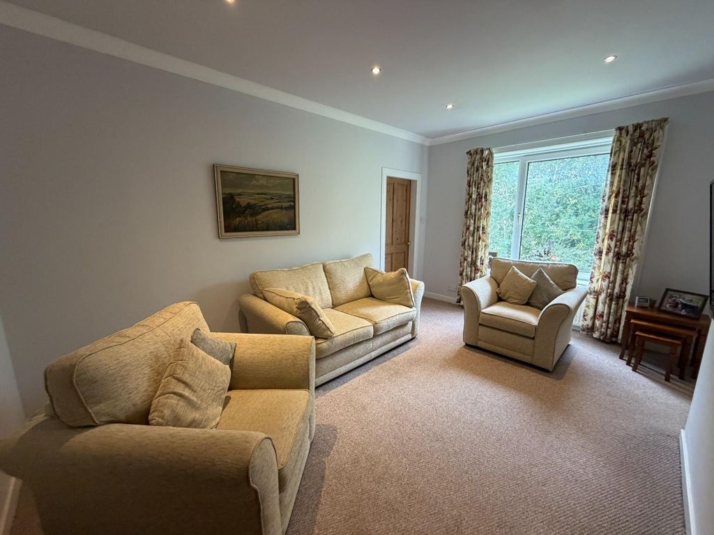 Property photo 2 of 12 Lounge