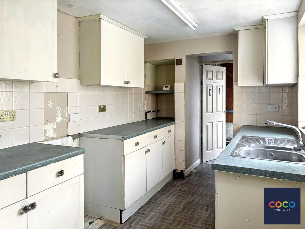 Property photo 3 of 12 4895783