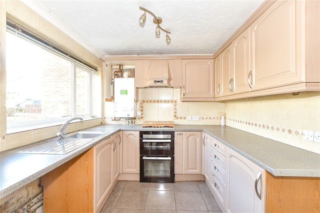 Property photo 2 of 10 Kitchen