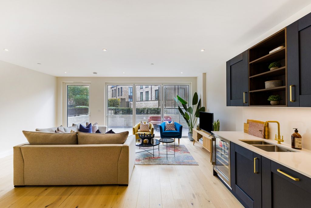 Property photo 2 of 13 99058_4 Wimpole Mews 27 Inglis Way (11).Jpg