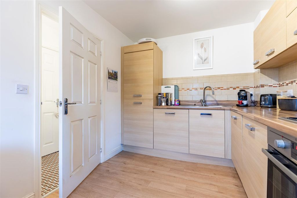 Property photo 3 of 22 38 Moss Way (15) V2.Jpg