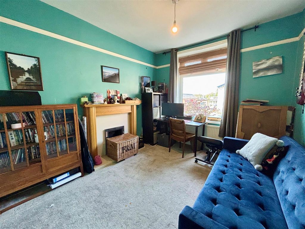 Property photo 3 of 25