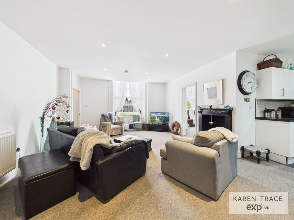 Property photo 3 of 21