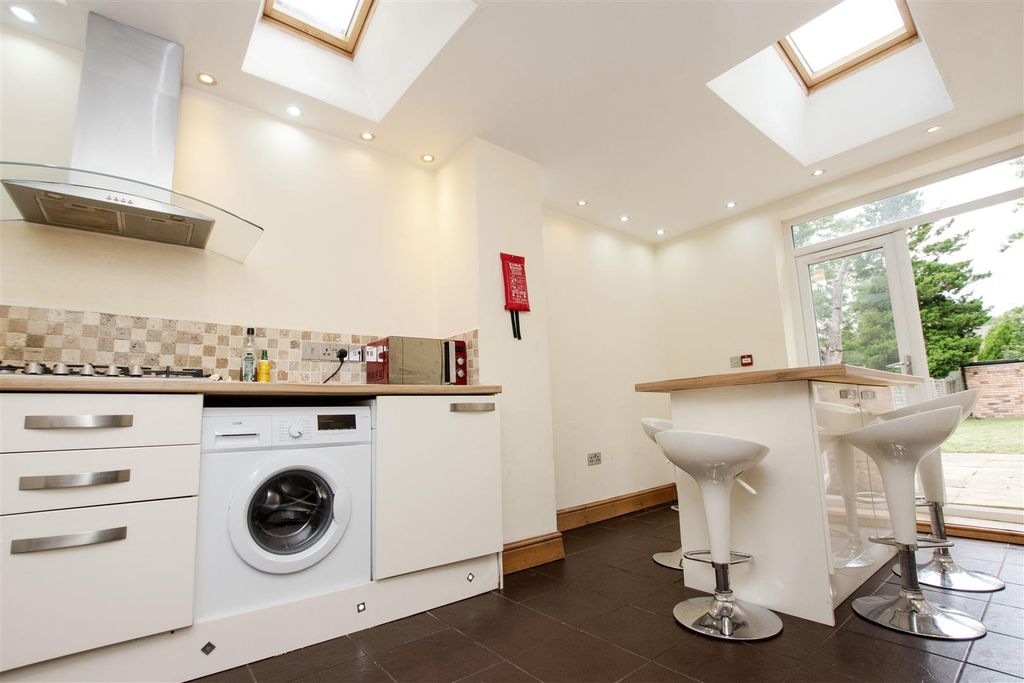 Property photo 2 of 13 Approach