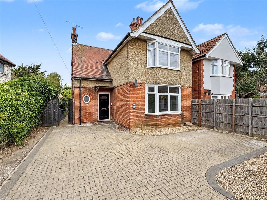 Property photo 1 of 12 01_High Road West.Jpeg