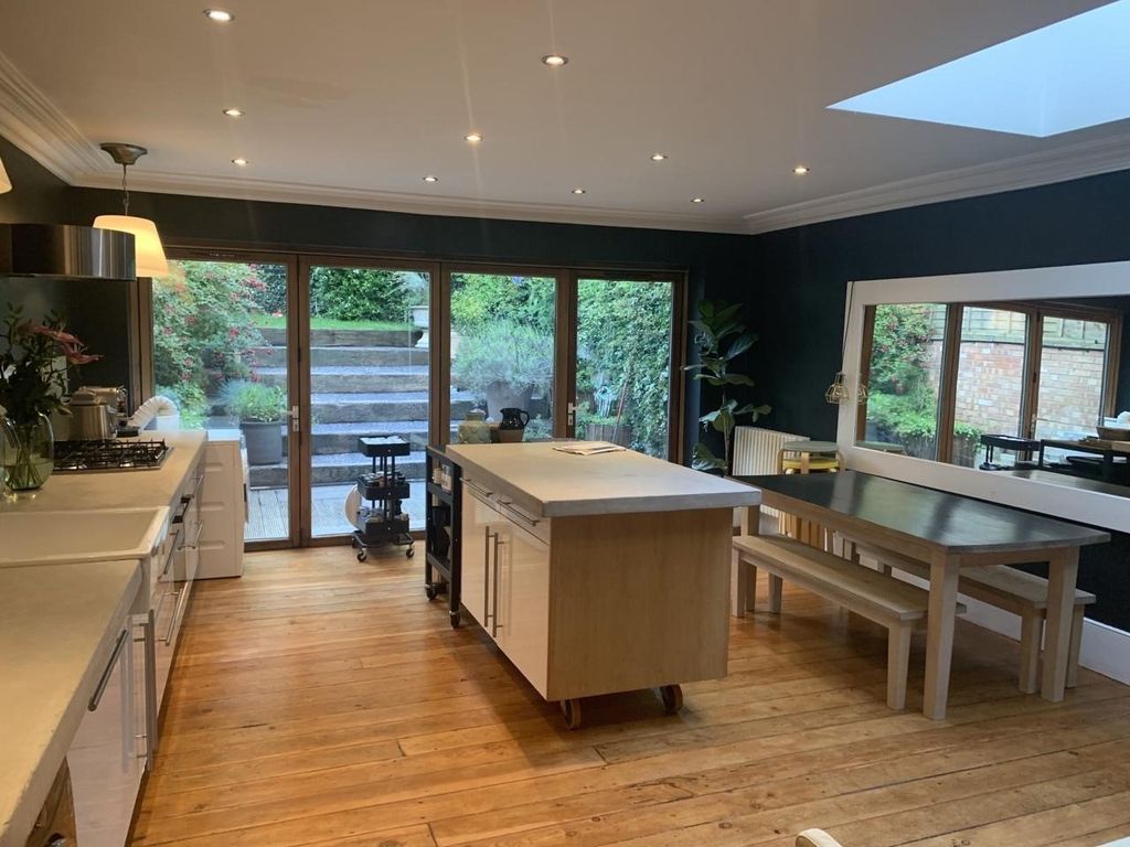 Property photo 2 of 11 Picture No. 18