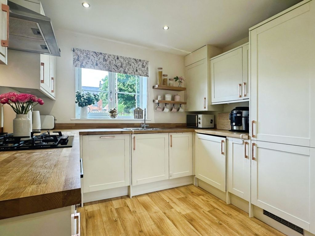 Property photo 3 of 26 Kitchen