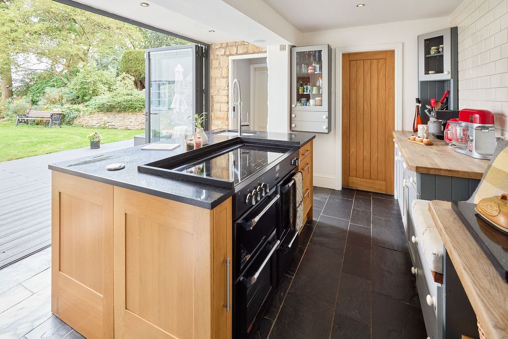 Property photo 3 of 53