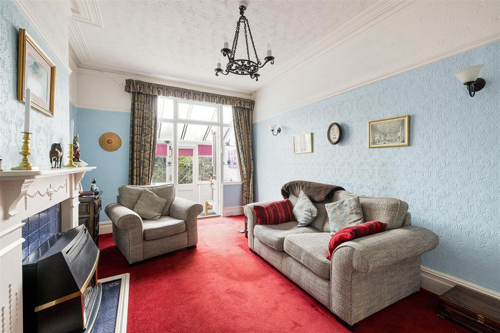 Property photo 3 of 38 Dover Road, E12