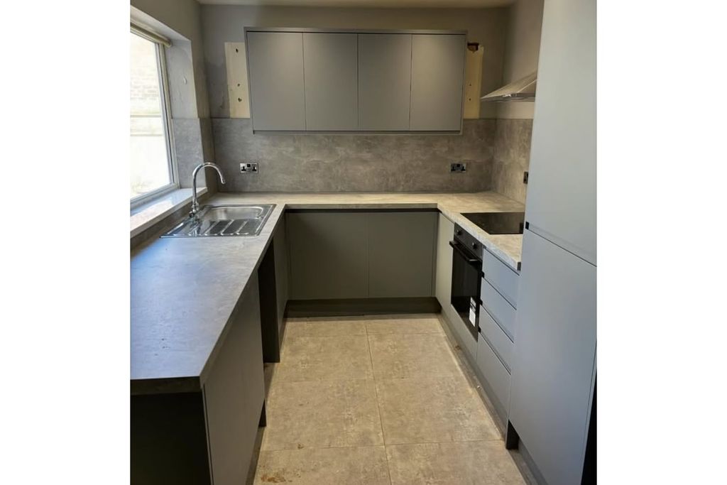 Property photo 2 of 14 Kitchen