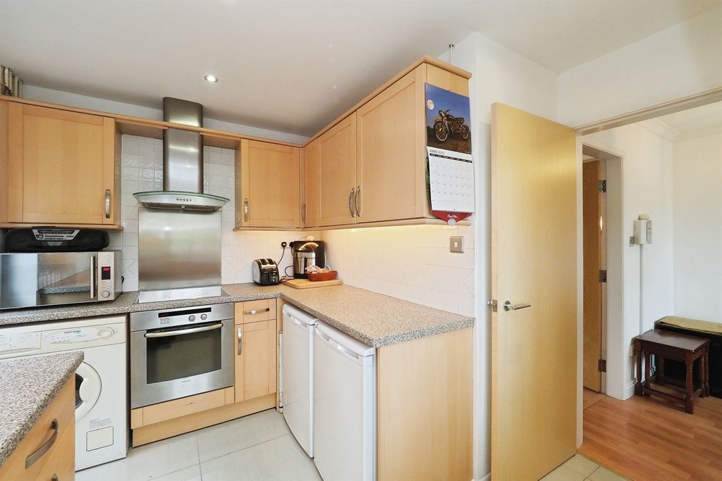 Property photo 3 of 17