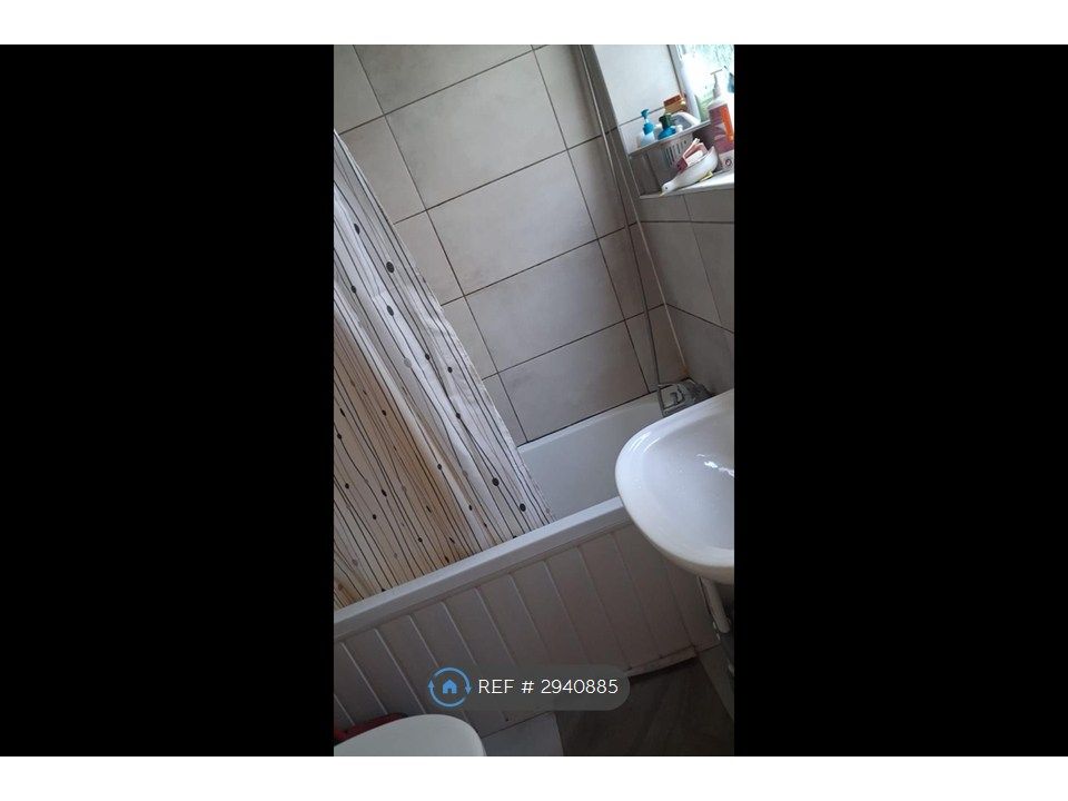 Property photo 2 of 7 Bathroom