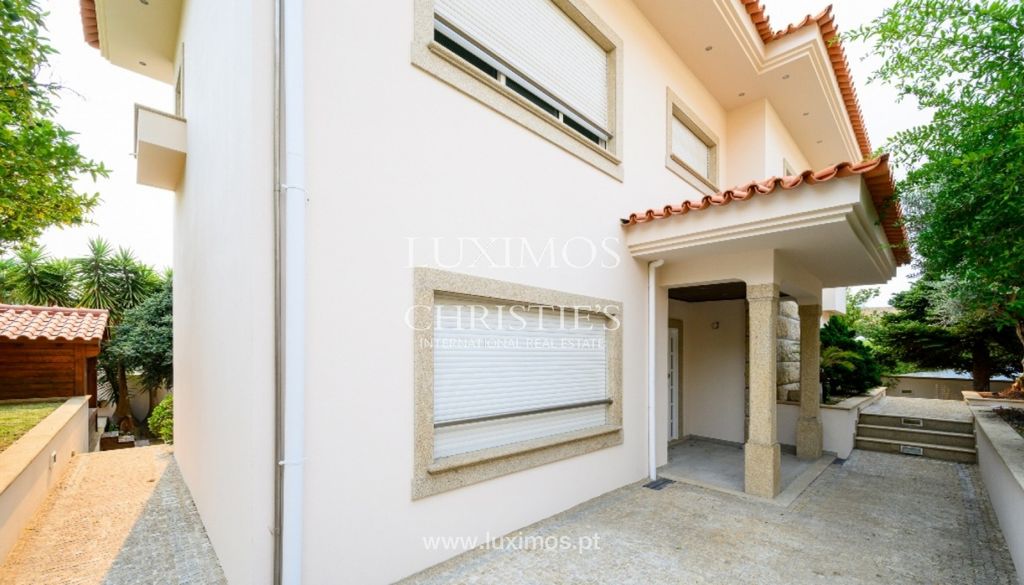 Property photo 2 of 25