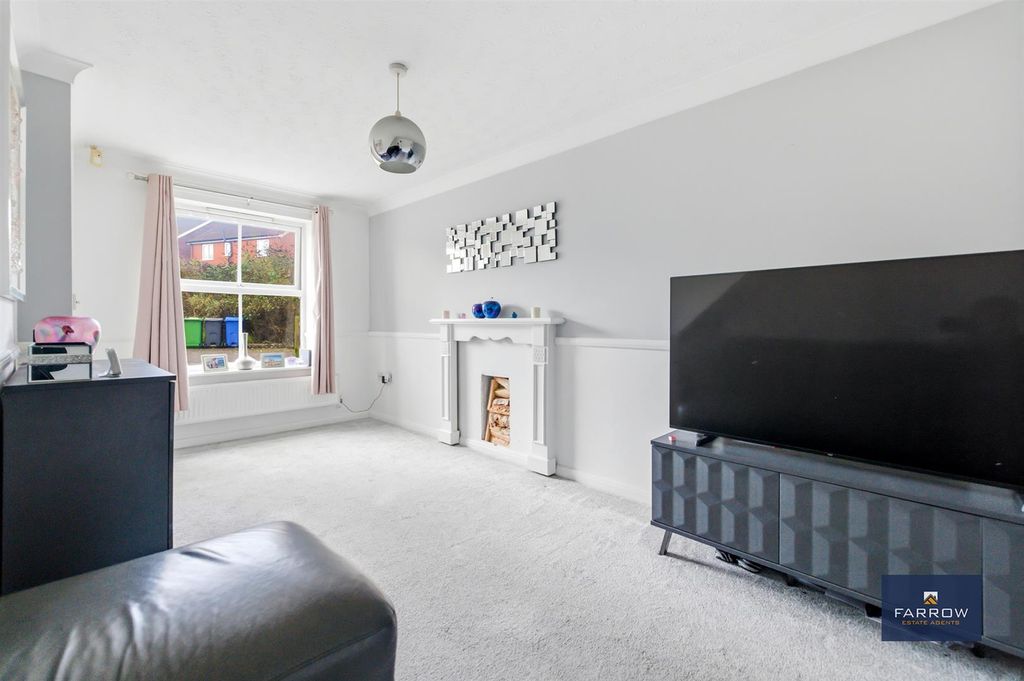 Property photo 2 of 32 Living Room