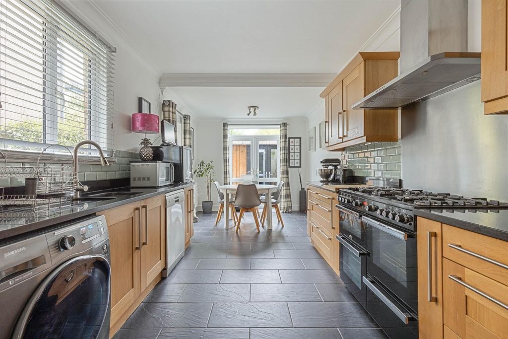 Property photo 3 of 15 43 Fairlawn Park, Se26 - 1.Jpg