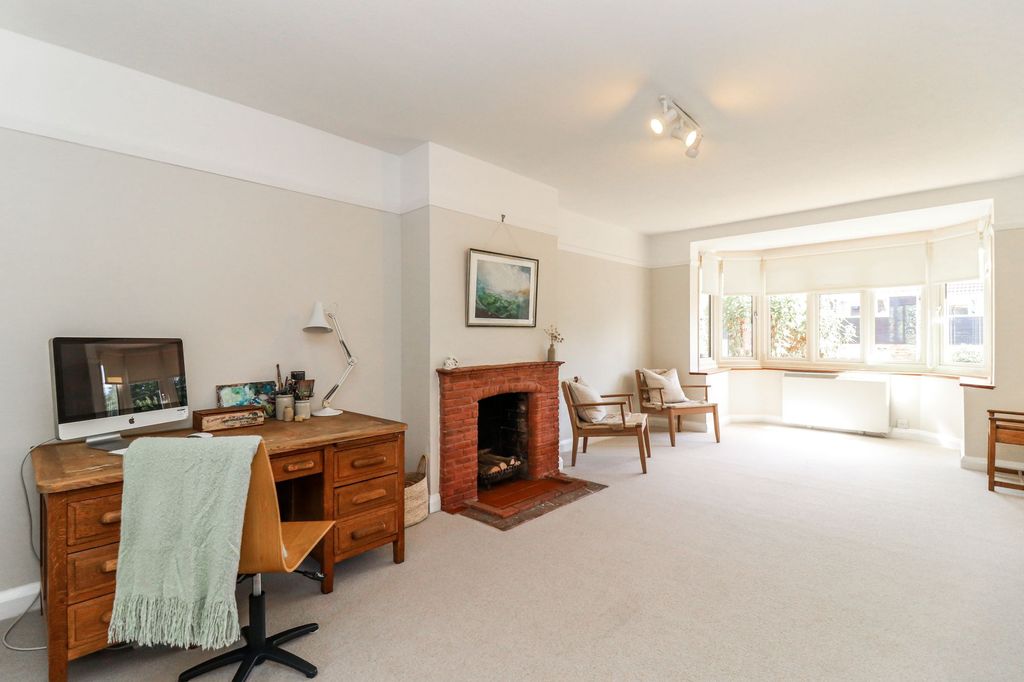 Property photo 2 of 21