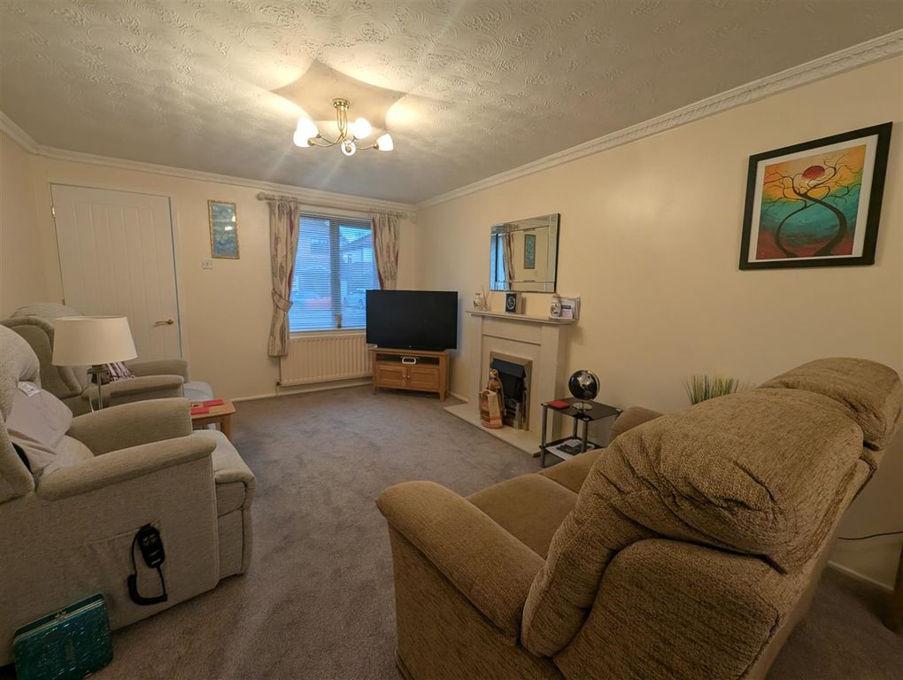 Property photo 2 of 12 Lounge