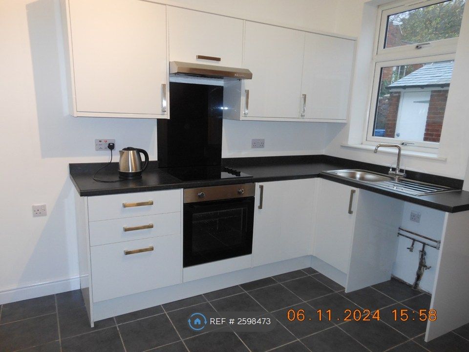 Property photo 2 of 7 Kitchen