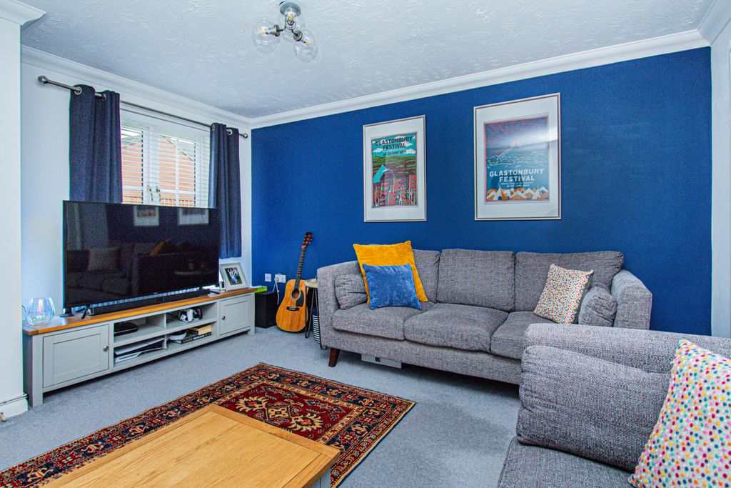 Property photo 3 of 14 Lounge