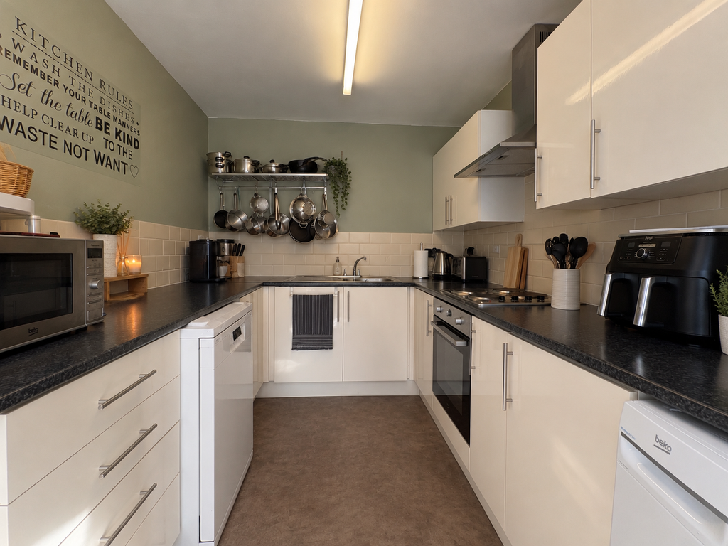 Property photo 2 of 10 Kitchen