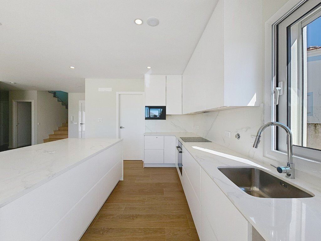 Property photo 1 of 37 4 Bedroom Villa With Pool In São Martinho Do Porto