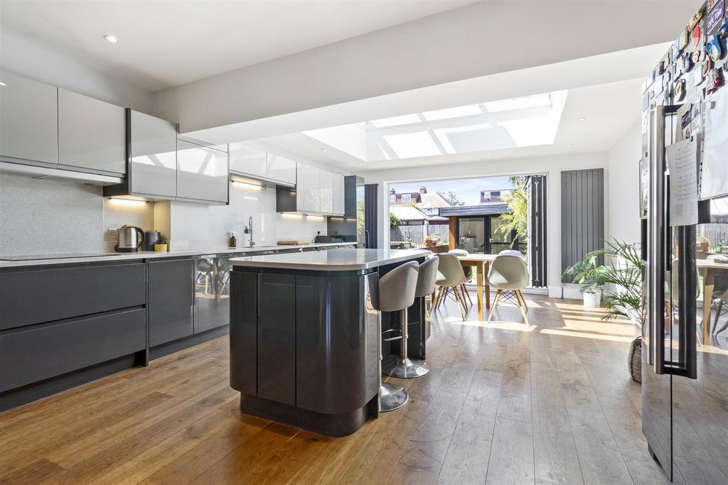 Property photo 3 of 18 Kitchen Diner