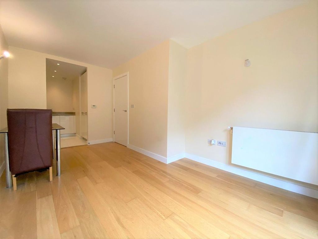 Property photo 3 of 12 Lounge 2