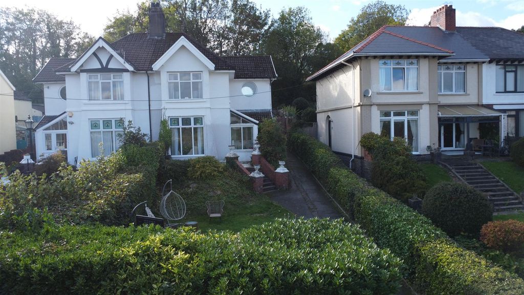 Property photo 1 of 32