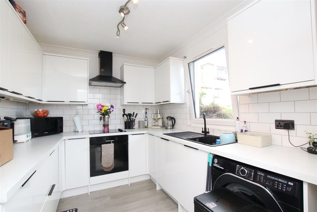 Property photo 2 of 11 Kitchen.Jpg