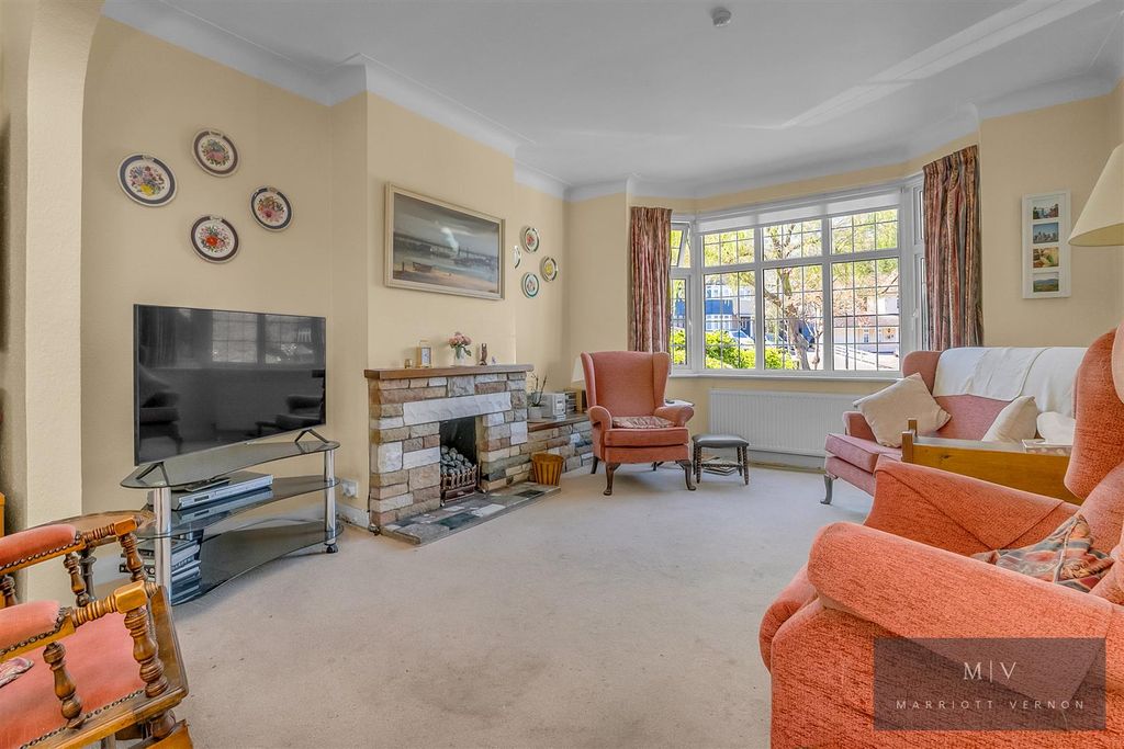 Property photo 2 of 17 Pinewood Close 19 MV-1.Jpg