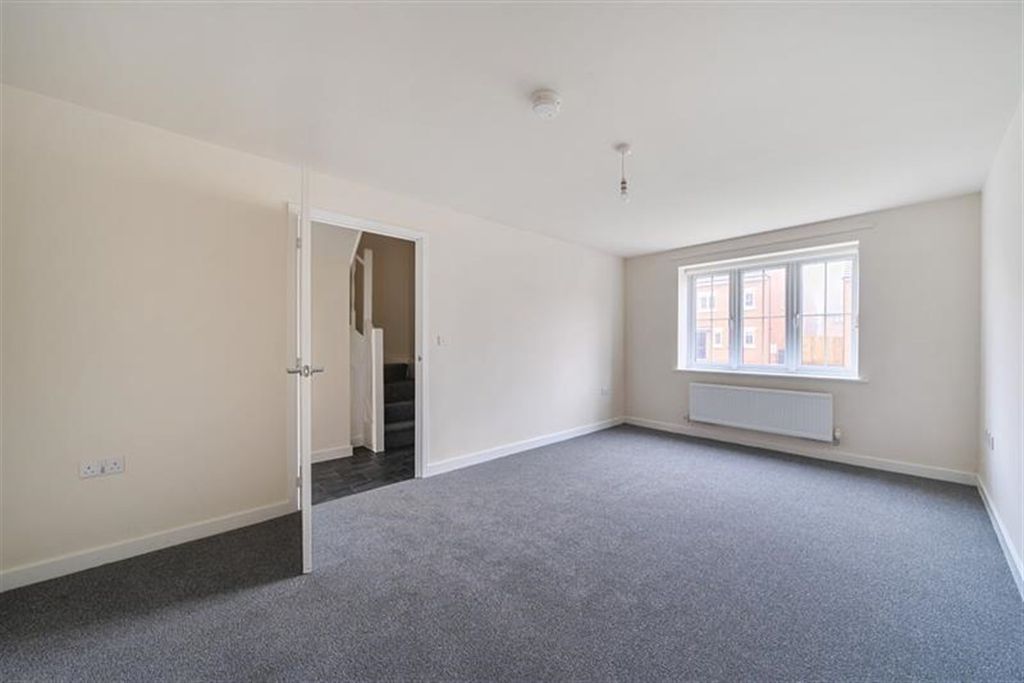 Property photo 2 of 15 (Main)
