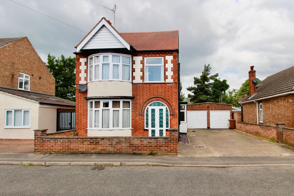 Property photo 1 of 18