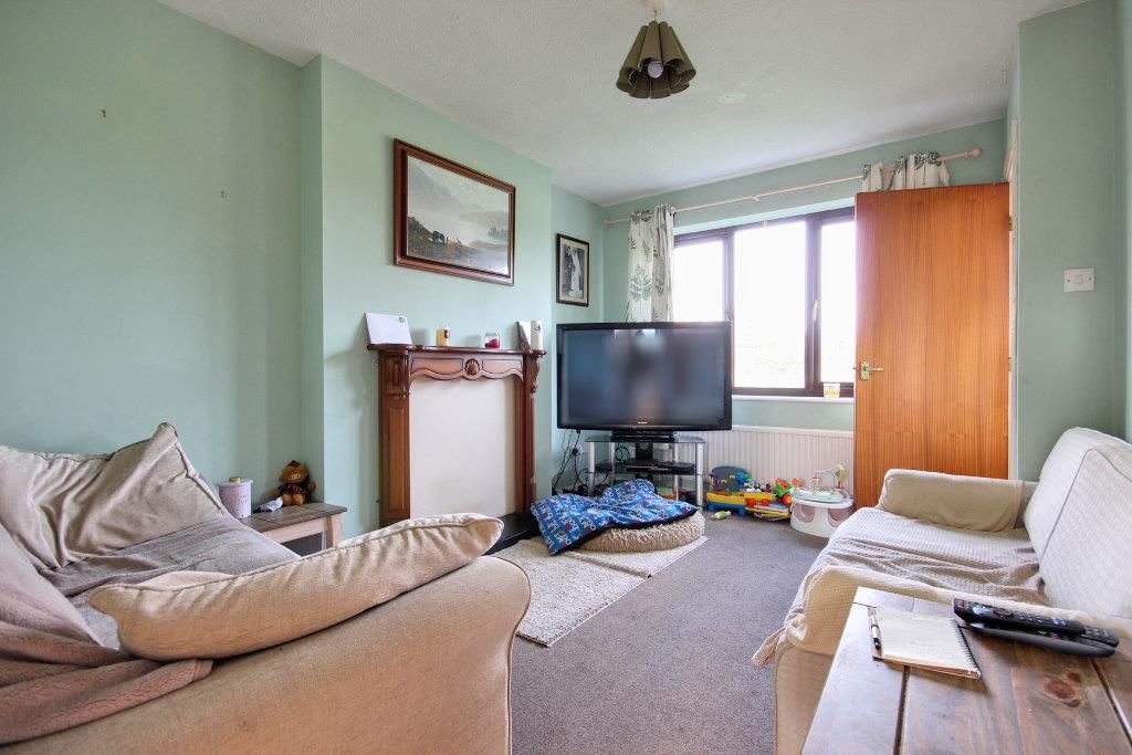 Property photo 2 of 8 Img_8145-Img_8147_Lzn.Jpg