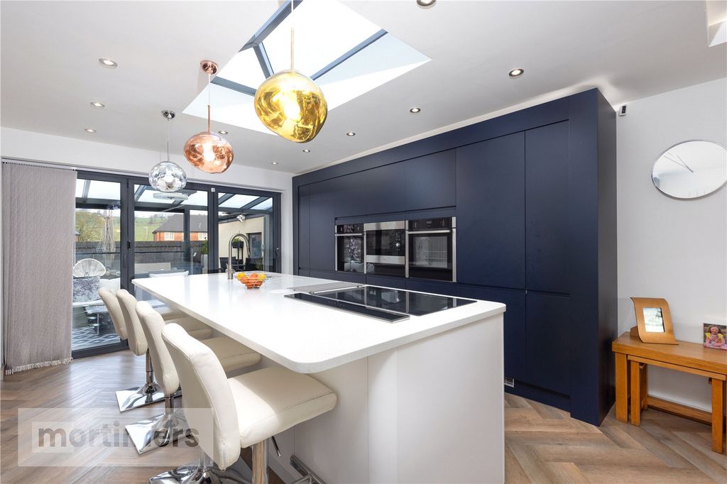 Property photo 2 of 25 Kitchen