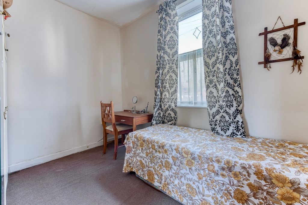 Additional image 6 of 2 bed flat for saleMagdalen Street, Eye IP23