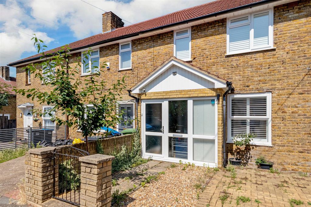 Property photo 1 of 12 Montacute Road