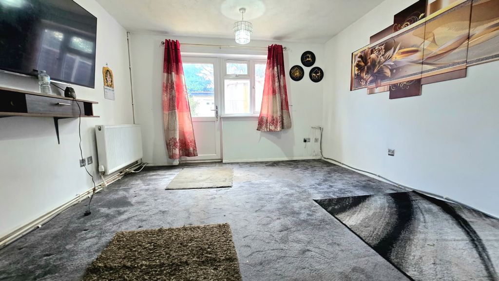 Property photo 2 of 23