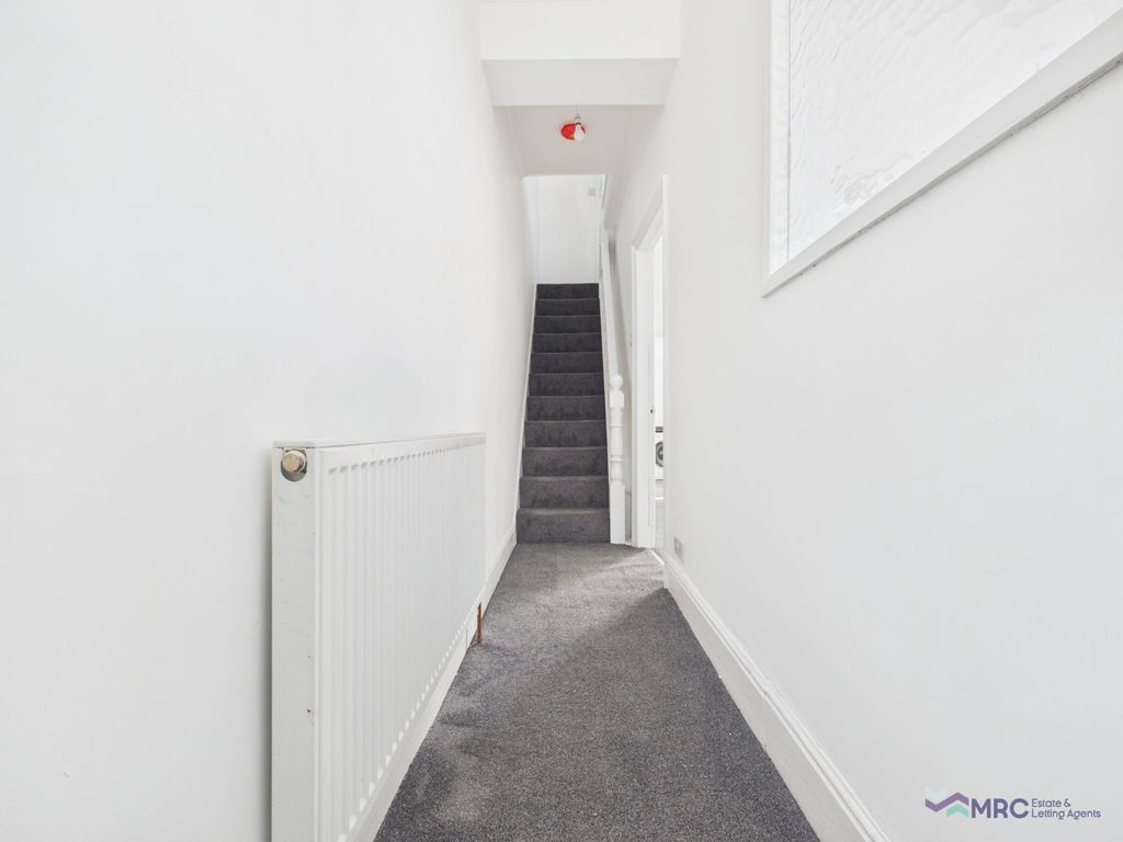 Property photo 3 of 19 Cam04739G0-Pr0305-Still001