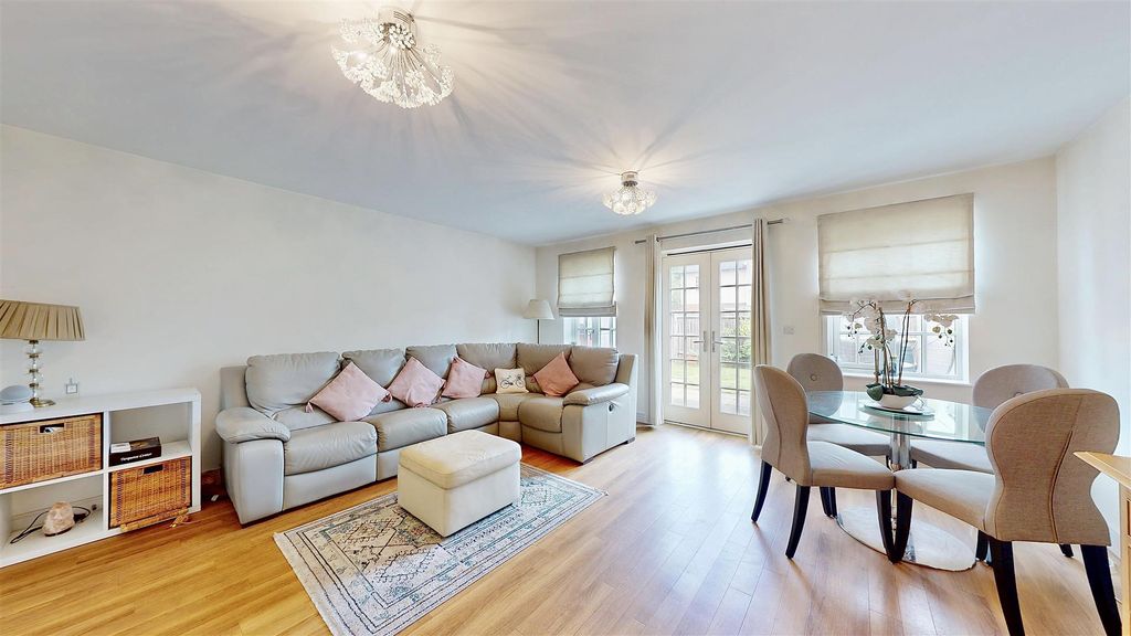 Property photo 3 of 18 P5.Jpg
