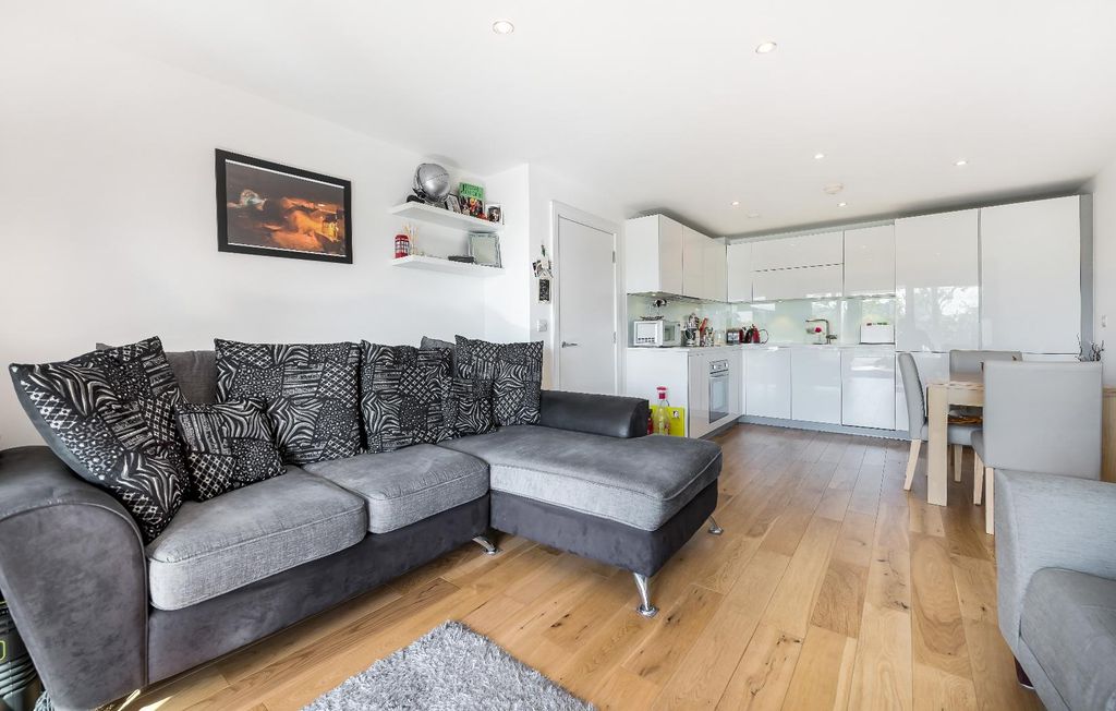 Property photo 2 of 8